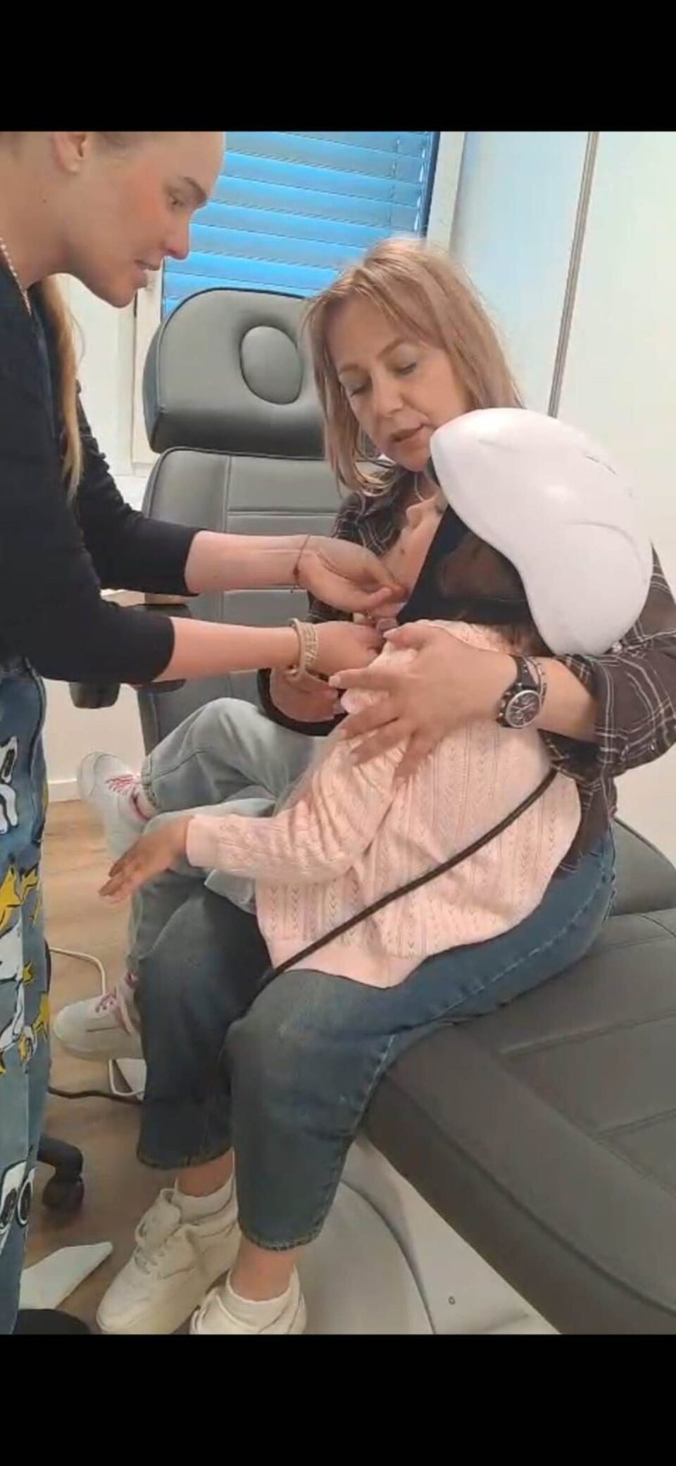 Melisa, fetița de 8 ani diagnosticată cu paralizie cerebrală, a ajuns în Elveția pentru tratament