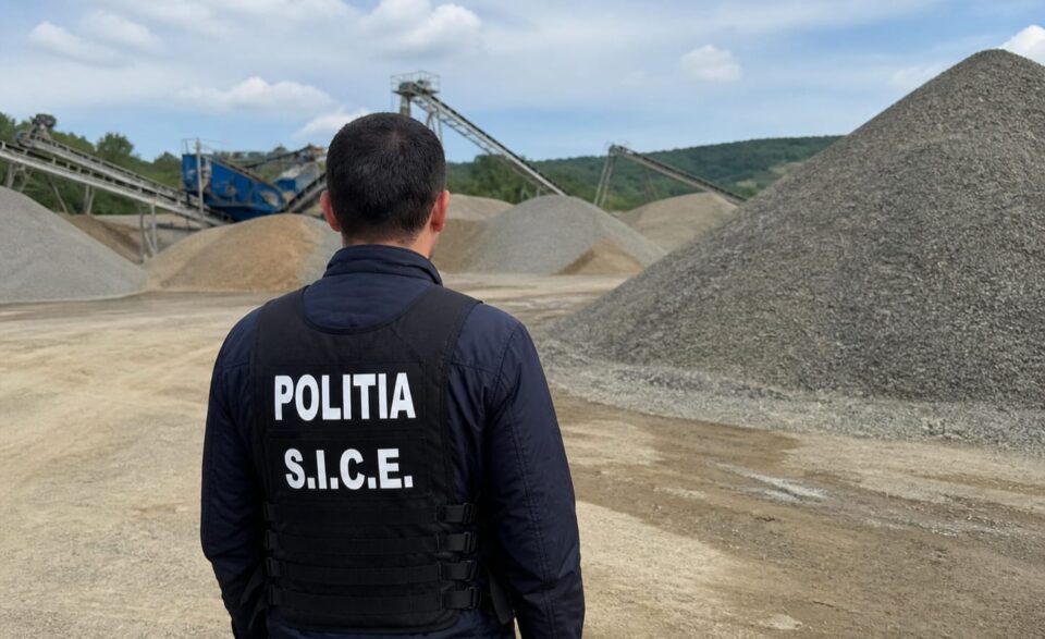 Amenzi de 100.000 de lei, după un control al poliției în domeniul exploatării mineralelor
