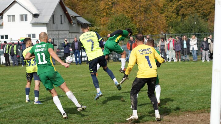 Patru formații luptă pentru cele două locuri promovabile în play-off-ul Ligii a V-a