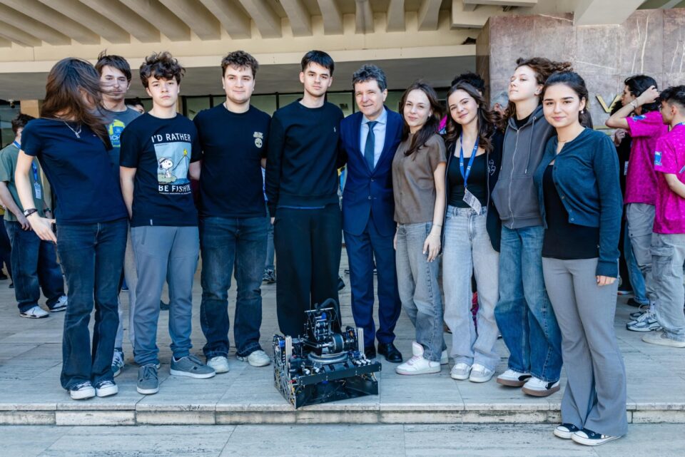 Doi suceveni, vicecampioni mondiali, după ce echipele României au făcut istorie la Campionatul Mondial de Robotică din SUA
