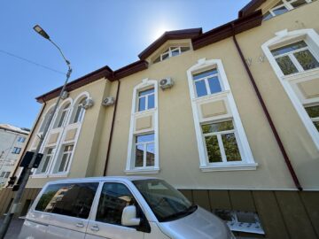 Reabilitarea fațadei bibliotecii județene a fost finalizată