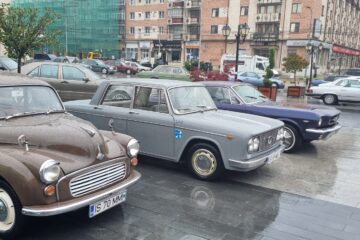 În jur de 120 de mașini retro vor putea fi admirate în centrul Sucevei, multe din acestea vehicule rare și cu vechime de peste jumătate de secol
