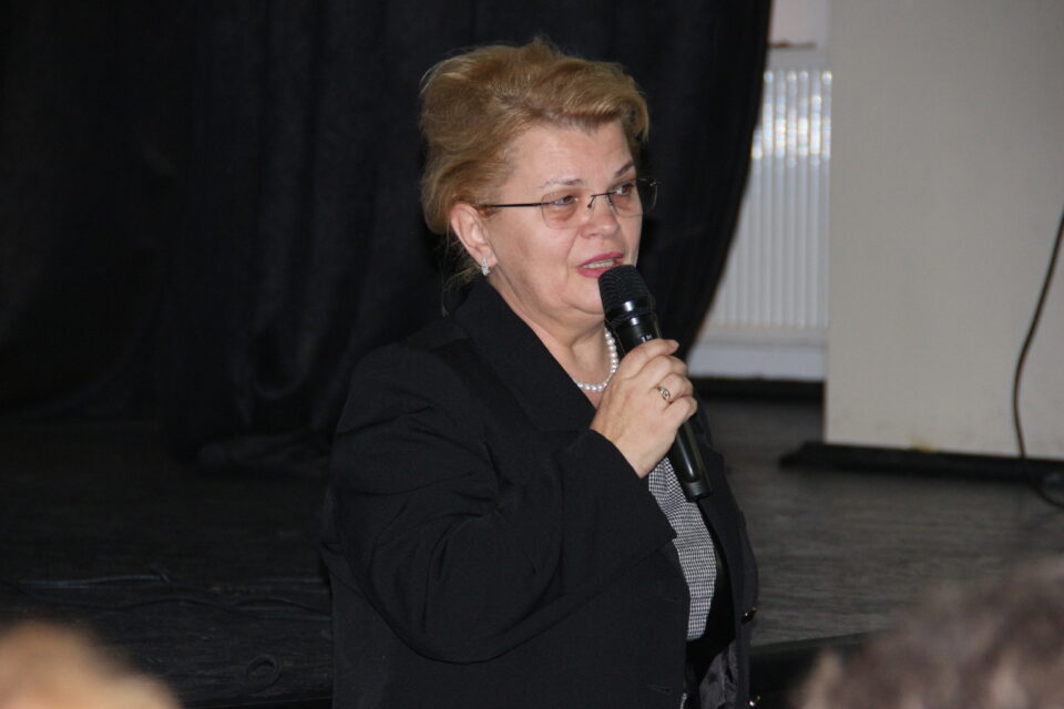 Tineri de elită, de la universități de top, predau astronomia la Centrul Județean de Excelență
