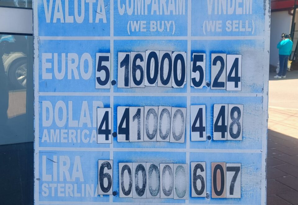 Cursul valutar e în picaj. Leul se depreciază serios în fața monedei euro