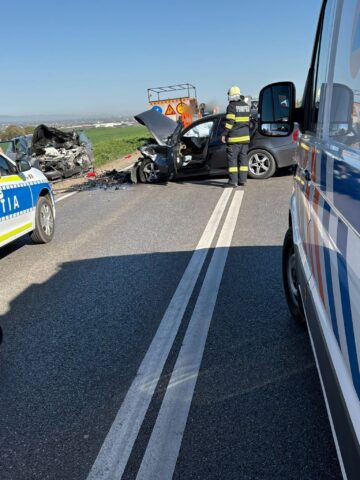 Trei persoane au ajuns la spital după ce un tânăr de 20 de ani a intrat pe contrasens