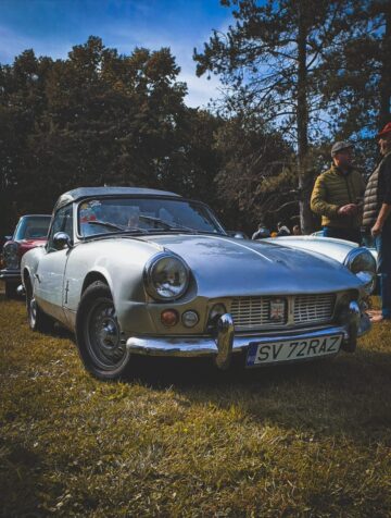 În jur de 120 de mașini retro vor putea fi admirate în centrul Sucevei, multe din acestea vehicule rare și cu vechime de peste jumătate de secol