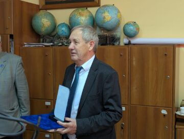 Profesorul Costan Costică, sărbătorit la 80 de ani, la școala unde a predat peste cinci decenii