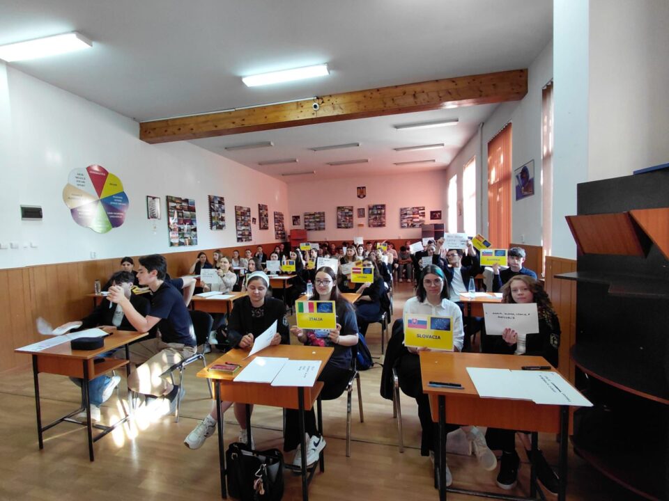 „Europa noastră, România mea – file de istorie”, concurs la Colegiul „Hurmuzachi”, cu prilejul zilelor de 9 și 10 Mai