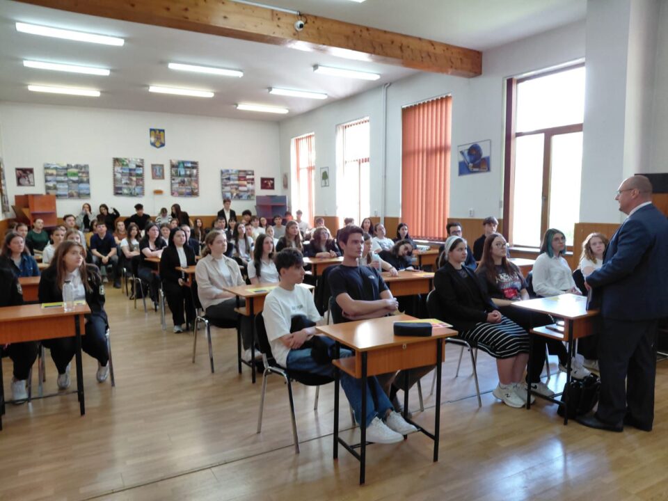 „Europa noastră, România mea – file de istorie”, concurs la Colegiul „Hurmuzachi”, cu prilejul zilelor de 9 și 10 Mai