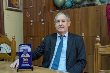 Profesorul Costan Costică, sărbătorit la 80 de ani, la școala unde a predat peste cinci decenii