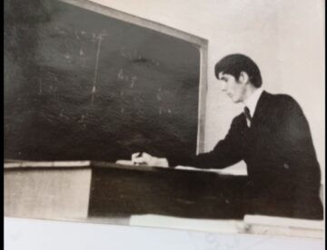 Profesorul Costan Costică, sărbătorit la 80 de ani, la școala unde a predat peste cinci decenii
