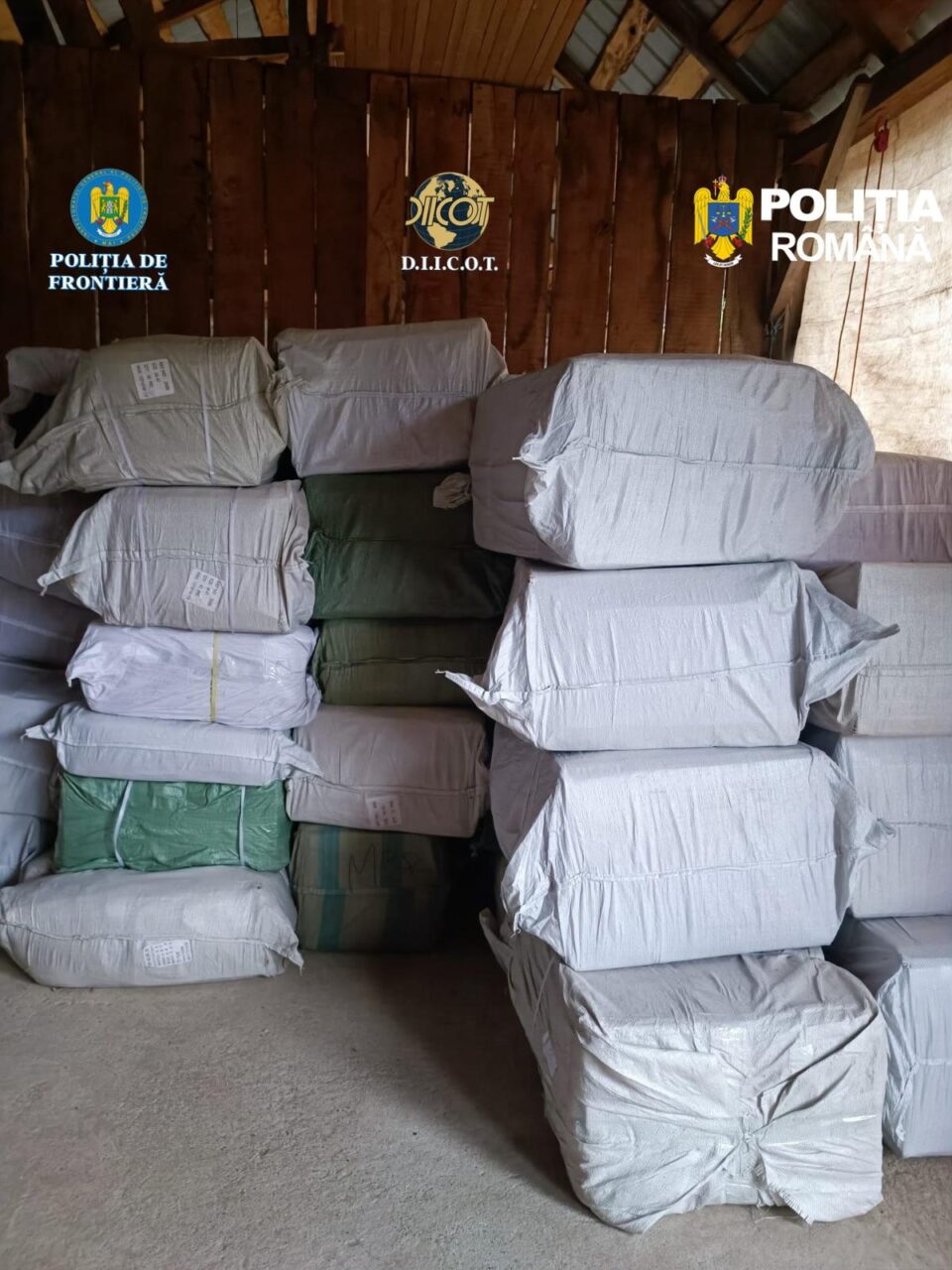 137 de percheziții, în cazul a două grupări care făceau contrabandă cu țigări și cu pesticide. Sunt vizați și polițiști de frontieră și vameși