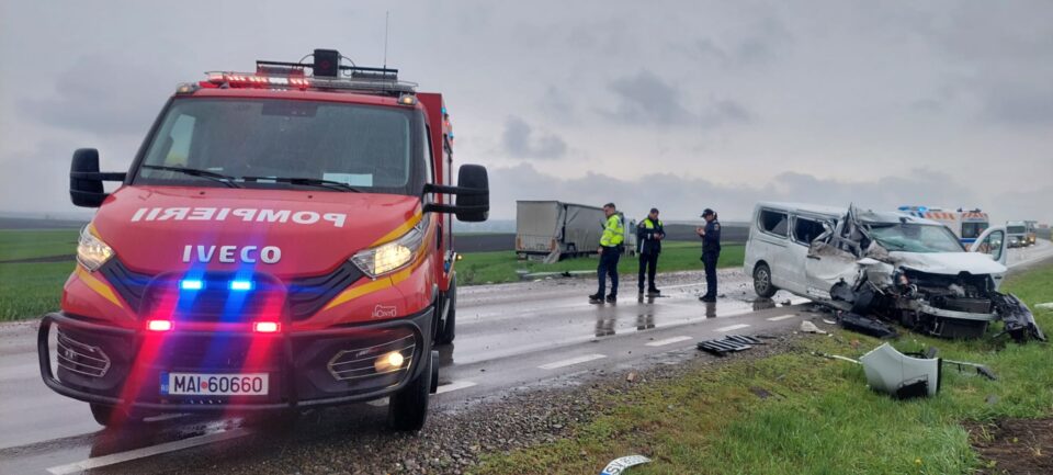 Un șofer de tir ucrainean, în vârstă de 21 de ani, a băgat în spital trei oameni Un șofer de tir ucrainean, în vârstă de 21 de ani, a băgat în spital trei oameni