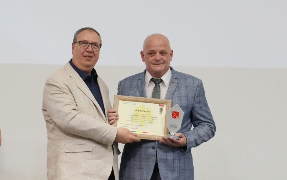 Profesorul Vladimir Sfarghiu Cerbu, premiat de Forțele Terestre Române la Gala „Omul Anului”