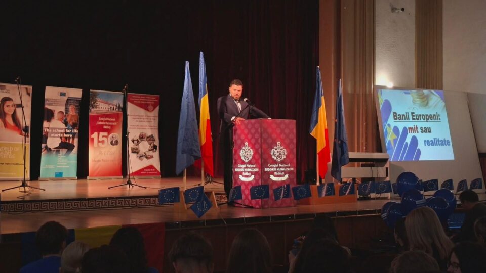 Eveniment dedicat Europei și valorilor democratice, cu peste 400 de elevi, la Rădăuți