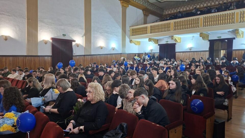 Eveniment dedicat Europei și valorilor democratice, cu peste 400 de elevi, la Rădăuți