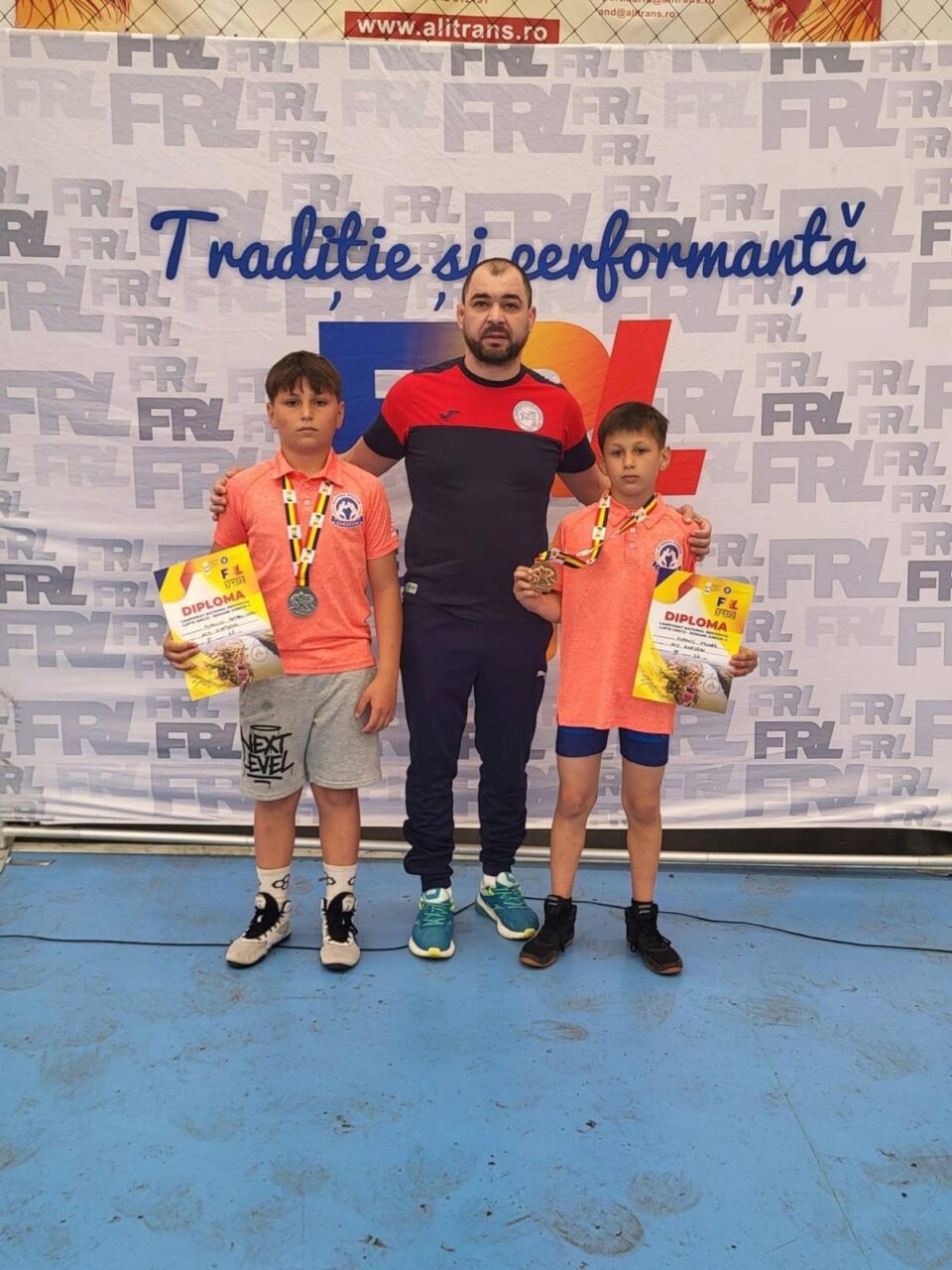 În total 6 medalii au cucerit luptătorii suceveni la Naționalele de Juniori 4