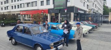 Gala retro din centrul Sucevei a adunat o participare-record, cu pasionați care au venit cu mașini și de la Chișinău și din Maramureș