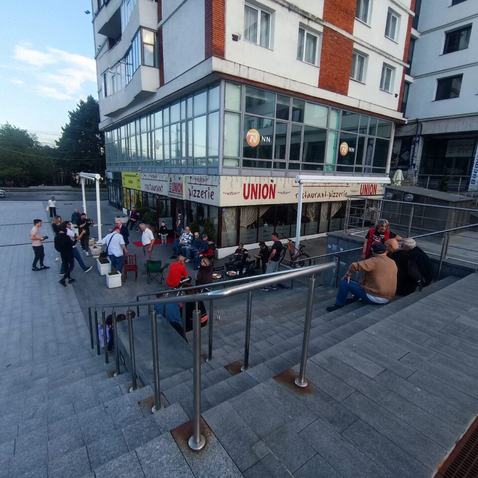 Protest în fața restaurantului Union, contra refuzului Primăriei Suceava de a-i autoriza terasa