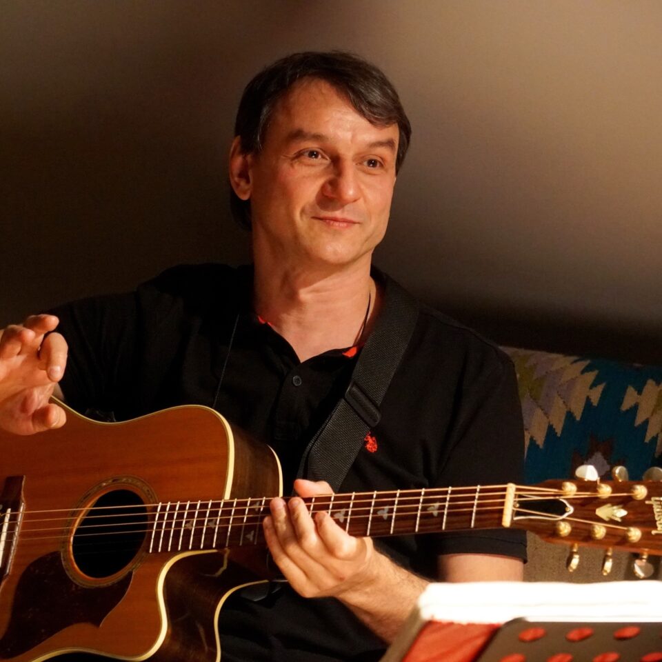 Lansarea volumului „Cartea Cărților de Poezii”, de Constanța Buzea, și concert Andrei Păunescu, la Fălticeni