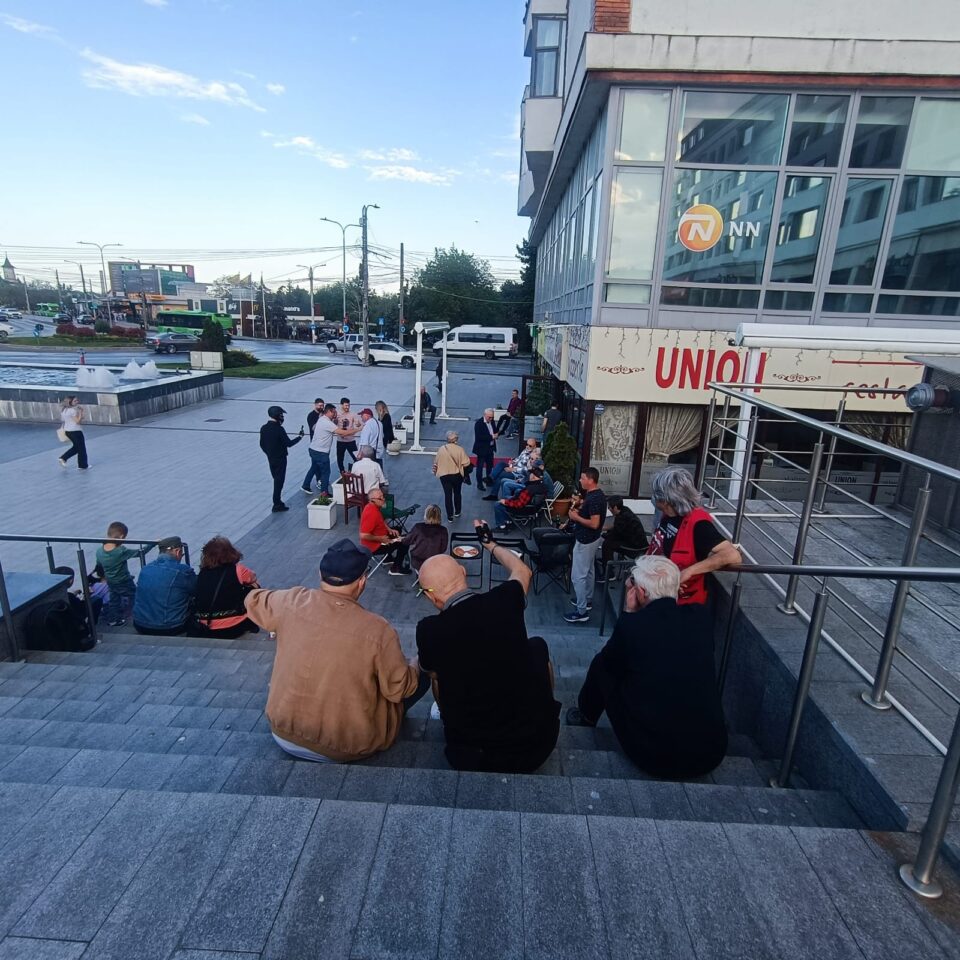 Protest în fața restaurantului Union, contra refuzului Primăriei Suceava de a-i autoriza terasa