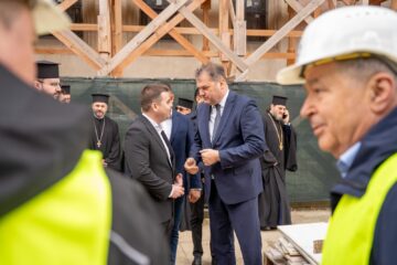 Ministrul Cseke Attila a vizitat Palatul Administrativ, creșa din Burdujeni, Mănăstirea Sf. Ioan și inaugurează creșa de la Baia