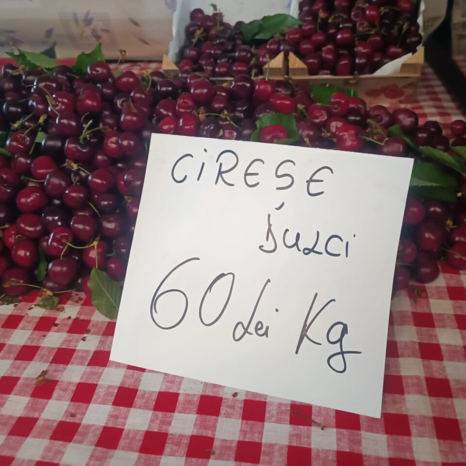 Cireșe, la vânzare în piețele din Suceava