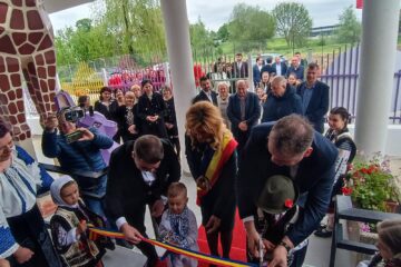 Prima creșă din mediul rural a fost inaugurată la Baia în prezența ministrului Cseke Attila și a președintelui CJ Suceava, Gheorghe Șoldan