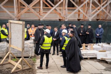 Ministrul Cseke Attila a vizitat Palatul Administrativ, creșa din Burdujeni, Mănăstirea Sf. Ioan și inaugurează creșa de la Baia