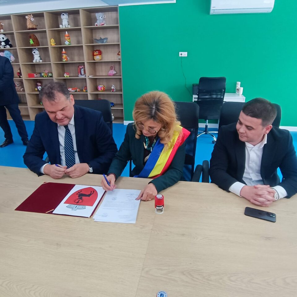 Prima creșă din mediul rural a fost inaugurată la Baia în prezența ministrului Cseke Attila și a președintelui CJ Suceava, Gheorghe Șoldan