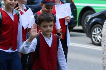 Marșul tinerilor, acțiune de amploare pe străzile Sucevei pentru prevenirea violenței, consumului de droguri și a accidentelor rutiere