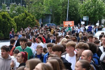 Marșul tinerilor, acțiune de amploare pe străzile Sucevei pentru prevenirea violenței, consumului de droguri și a accidentelor rutiere