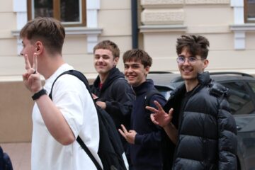 Marșul tinerilor, acțiune de amploare pe străzile Sucevei pentru prevenirea violenței, consumului de droguri și a accidentelor rutiere