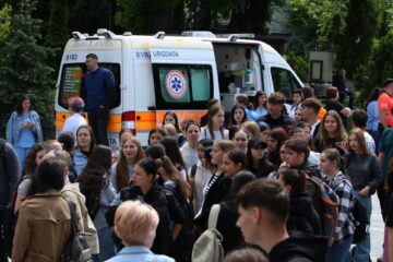 Marșul tinerilor, acțiune de amploare pe străzile Sucevei pentru prevenirea violenței, consumului de droguri și a accidentelor rutiere