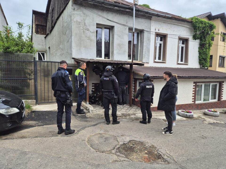 Tânărul care a creat panică în Piața Mare a fost reținut în arest de polițiștii suceveni Tânărul care a creat panică în Piața Mare a fost reținut în arest de polițiștii suceveni