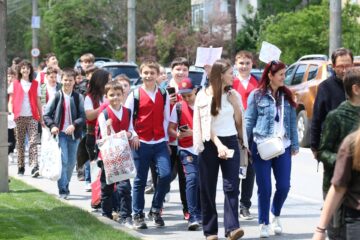 Marșul tinerilor, acțiune de amploare pe străzile Sucevei pentru prevenirea violenței, consumului de droguri și a accidentelor rutiere
