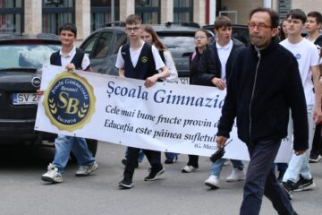 Marșul tinerilor, acțiune de amploare pe străzile Sucevei pentru prevenirea violenței, consumului de droguri și a accidentelor rutiere