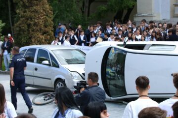 Marșul tinerilor, acțiune de amploare pe străzile Sucevei pentru prevenirea violenței, consumului de droguri și a accidentelor rutiere