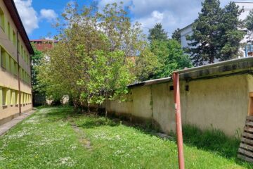 Demolarea garajelor de pe strada Zorilor lasă deschisă curtea Colegiului „Spiru Haret” Demolarea garajelor de pe strada Zorilor lasă deschisă curtea Colegiului „Spiru Haret”