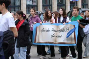 Marșul tinerilor, acțiune de amploare pe străzile Sucevei pentru prevenirea violenței, consumului de droguri și a accidentelor rutiere