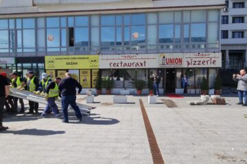 Elementele terasei Union, ridicate de Primărie de pe domeniul public, cu Poliția Locală