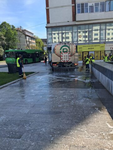 Mobilizare masivă pentru curățenie pe esplanadă, în zona fostei terase Union