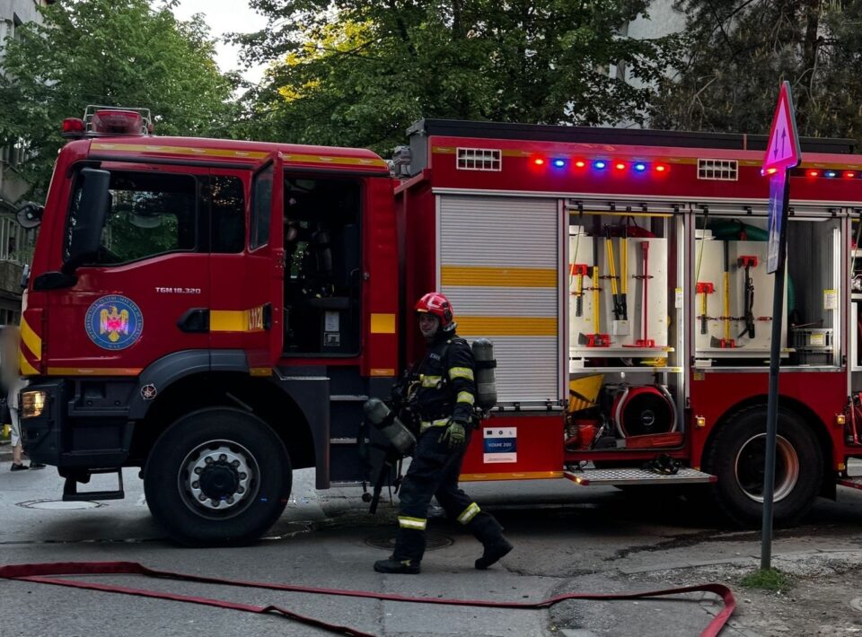 A suferit arsuri serioase după ce a aruncat conținutul unei tigăi aprinse în WC