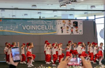 Preșcolari talentați au urcat pe scena Concursului „Voinicelul”