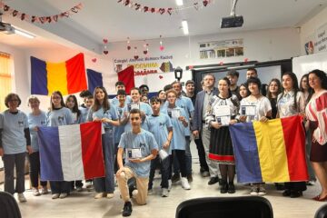 Conexiuni culturale între Rădăuți și Mortagne-sur-Sèvre: „Ouvertures sur le monde”, la Colegiul „Andronic Motrescu” Conexiuni culturale între Rădăuți și Mortagne-sur-Sèvre: „Ouvertures sur le monde”, la Colegiul „Andronic Motrescu”