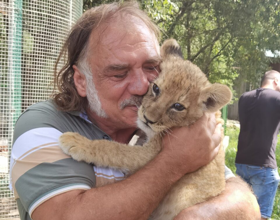Crescătorul de animale exotice Dorin Șoimaru, din nou la spital,  de această dată după un accident rutier. Era băut la volan