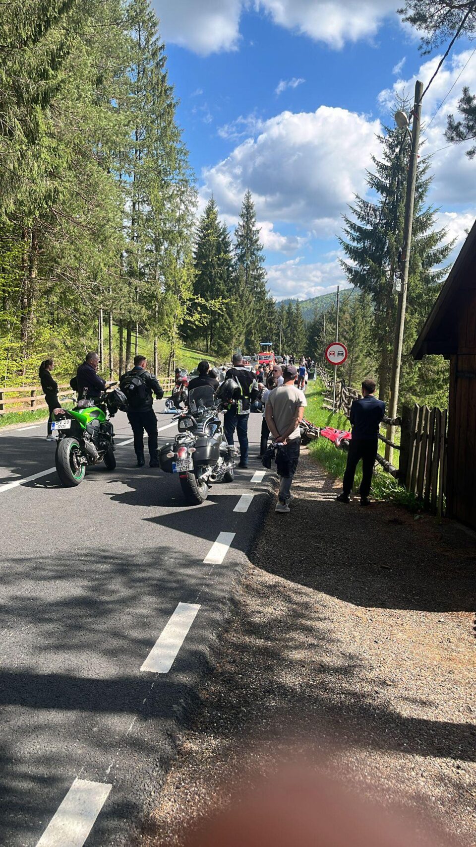 Accident grav, în zona Pasului Palma, cu o motocicleta şi un autoturism