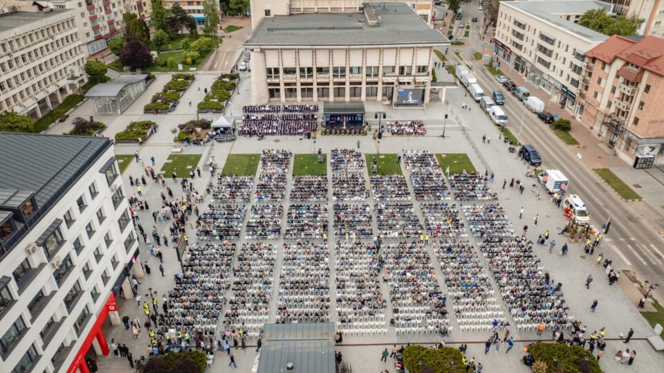 Mii de suceveni au venit în Centru pentru a susține întregirea familiei Samson