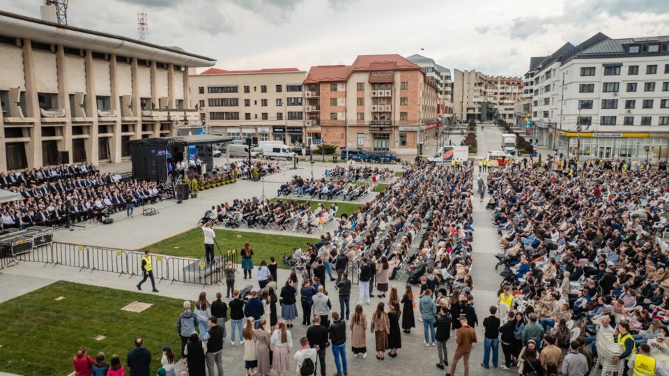 Mii de suceveni au venit în Centru pentru a susține întregirea familiei Samson