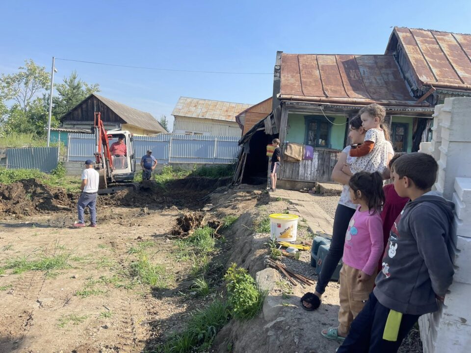 Casă construită de la zero pentru o familie cu 10 copii, prin Asociația Bucovina Civică